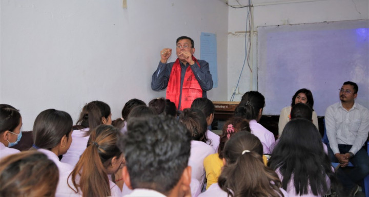 एनसेलका कर्मचारी र सुदूरपश्चिमाञ्चल एकेडेमीका विद्यार्थीबीच अन्तर्क्रिया