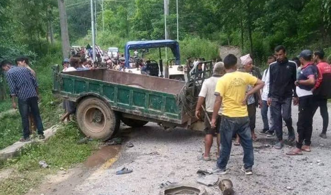 ट्याक्टर दुर्घटनामा परी मृत्यु भएका परिवारलाई एक लाख