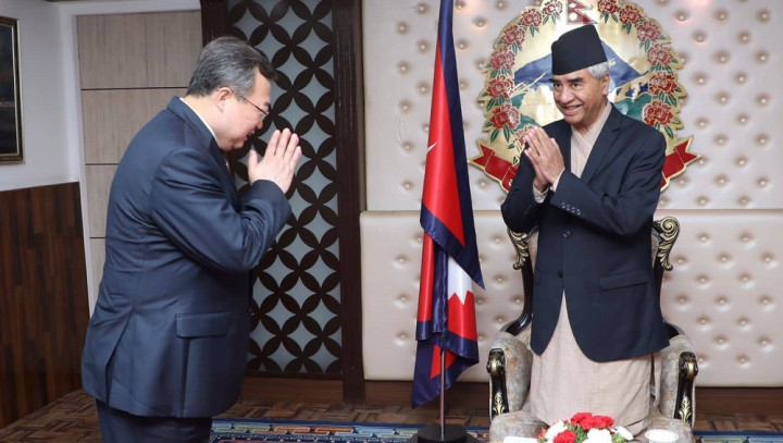 प्रधानमन्त्री देउवासँग सीपीआई विदेश विभाग प्रमुख लिउको भेट