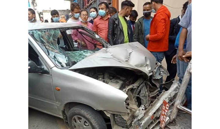 कलंकीमा कार अनियन्त्रित भएर दुर्घटना, ६ जना घाइते