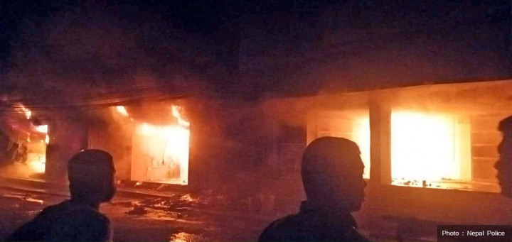 चितवनको नारायणगढमा भीषण आगलागी, ६ पसल जलेर नष्ट