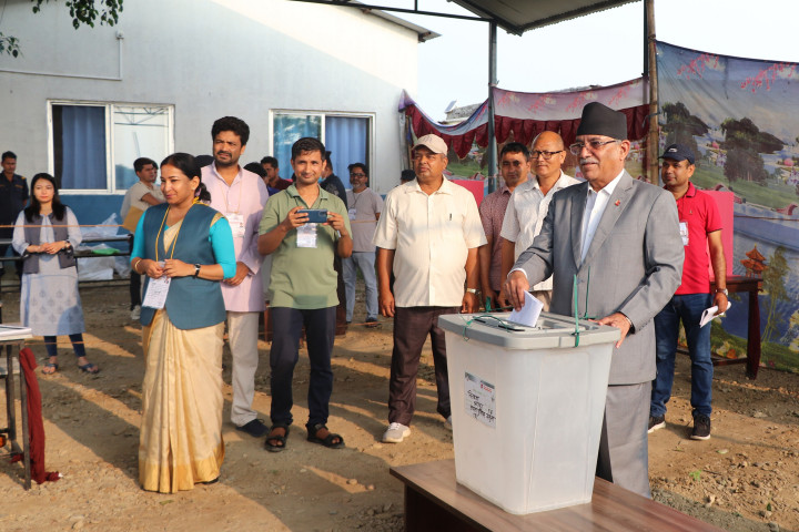 प्रचण्डले गरे मतदान, भन्छन्- हारजित स्वाभाविक हो