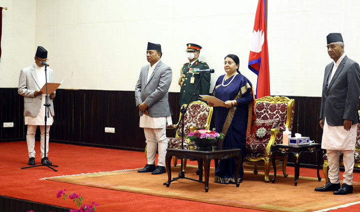 नवनियुक्त कानुनमन्त्री बन्दीले लिए शपथ