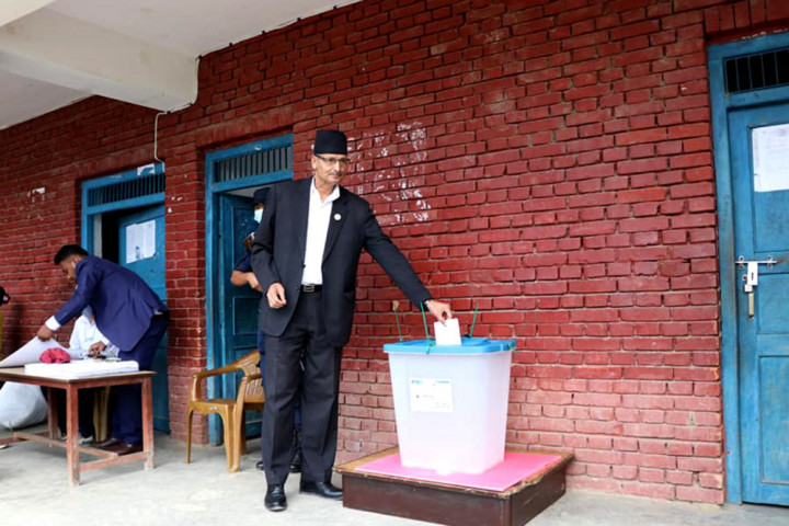 सभामुख सापकोटाले गरे मतदान