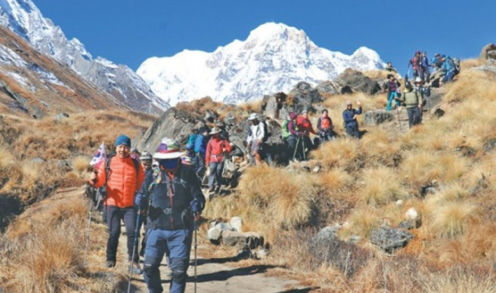 लाङटाङ र गोसाइँकुण्ड पदमार्गमा आउन थाले पर्यटक - Newskarobar