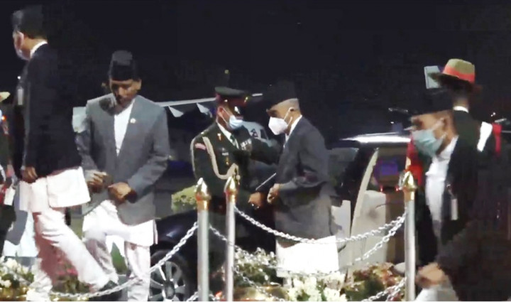 स्वदेश फर्किए प्रधानमन्त्री देउवा