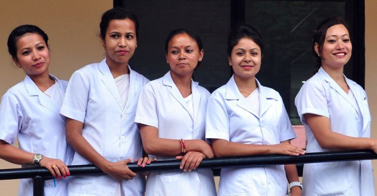 बेलायतमा नेपाली नर्सको मासिक तलब ४ लाख