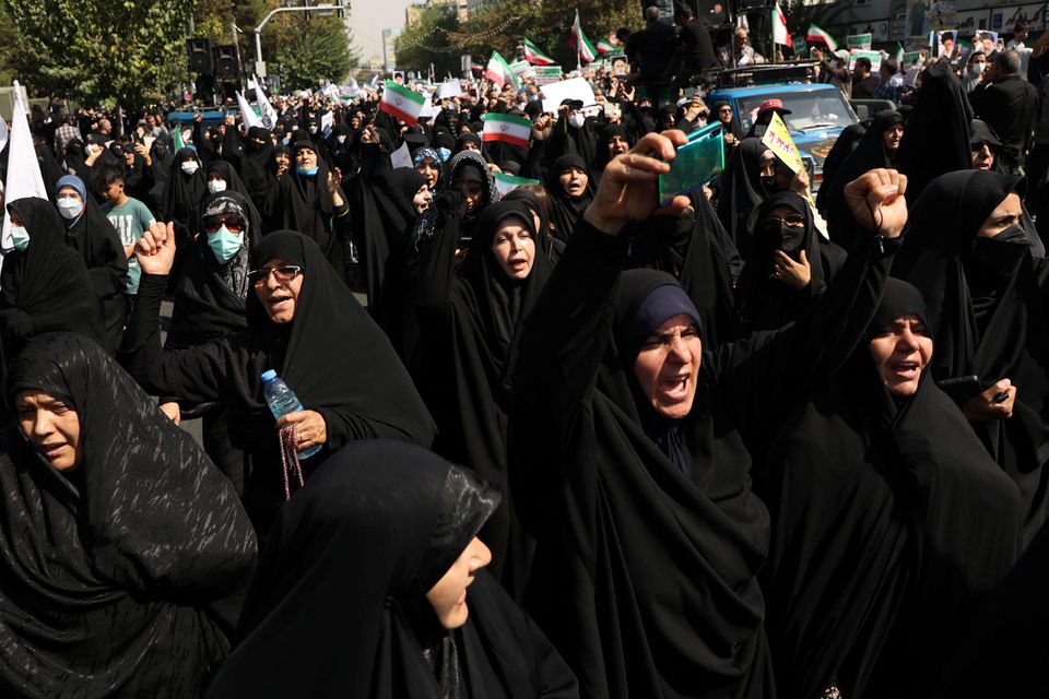 हिजाबविरोधी प्रदर्शनमा रुढीबादी क्षेत्रका महिलाको पनि ऐक्यबद्धता