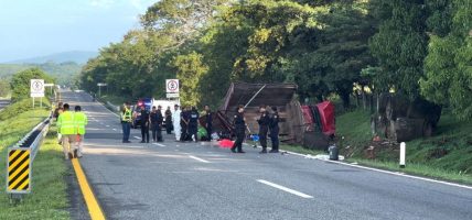 मेक्सिकोमा आप्रावासी बोकेको ट्रक दुर्घटना हुदाँ १० को मृत्यु