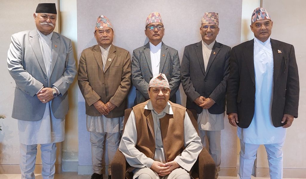पूर्वराजा शाह र राप्रपाका शीर्ष नेताहरुबीच भैरहवामा भेटवार्ता