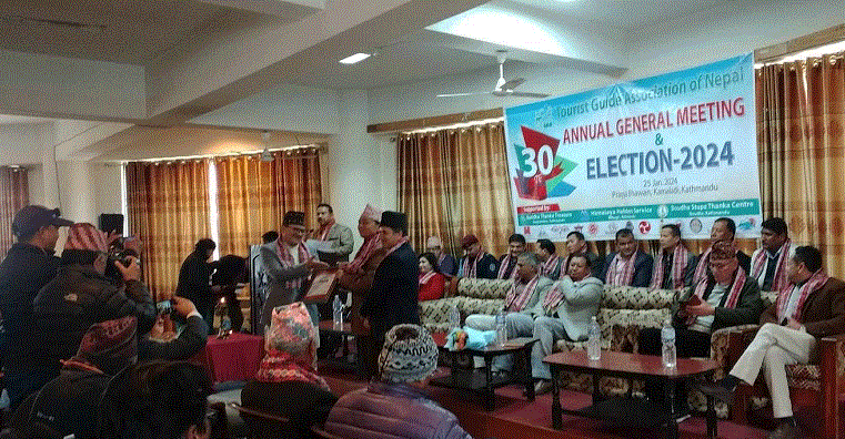 ‘टुरिष्ट गाइड’ एशोसियसनका अध्यक्षमा देवकोटा