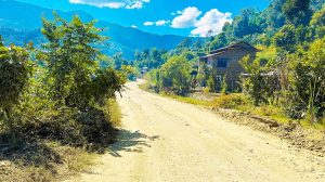 वर्षौँदेखि अलपत्र लोकमार्ग कालोपत्र हुने आशा पलायो