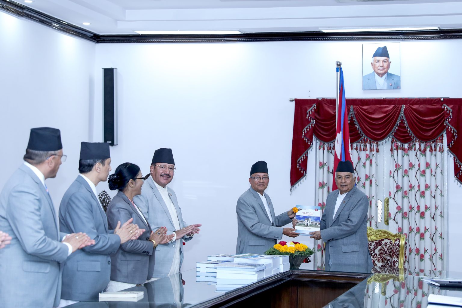 विदेशमा रहेका नेपालीको मताधिकार सुनिश्चित गर्न आयोगको चासो