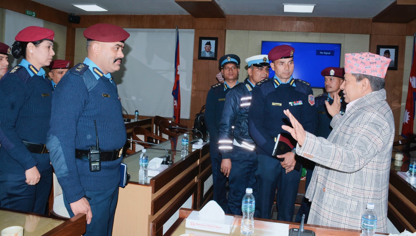 दबाब र प्रभावमुक्त भएर काम गर्न प्रहरी अधिकारीलाई उपप्रधानमन्त्री श्रेष्ठको निर्देशन