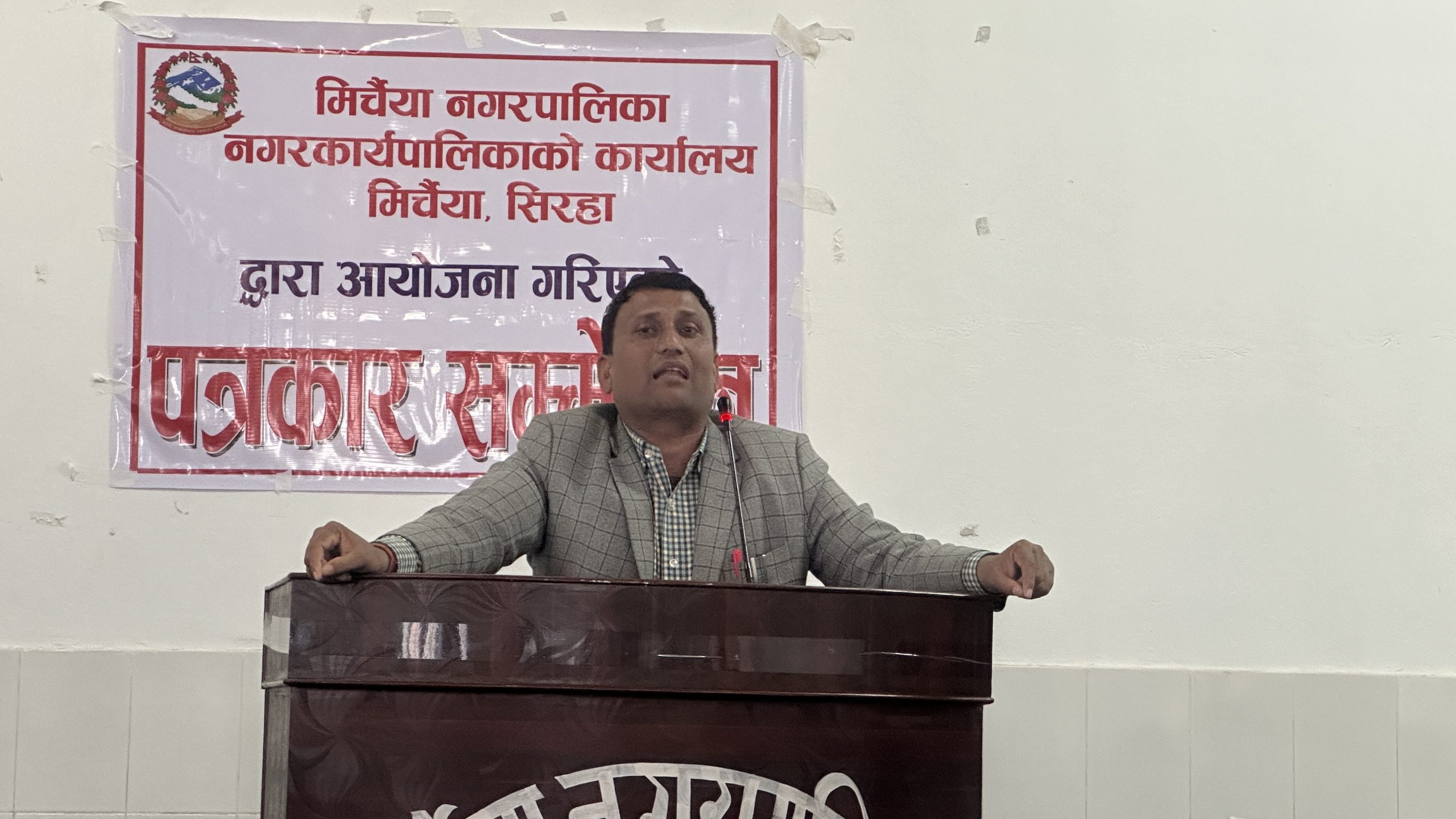 नगरपालिका तोडफोडमा सम्लग्नलाई तत्काल कारबाही गर्न माग