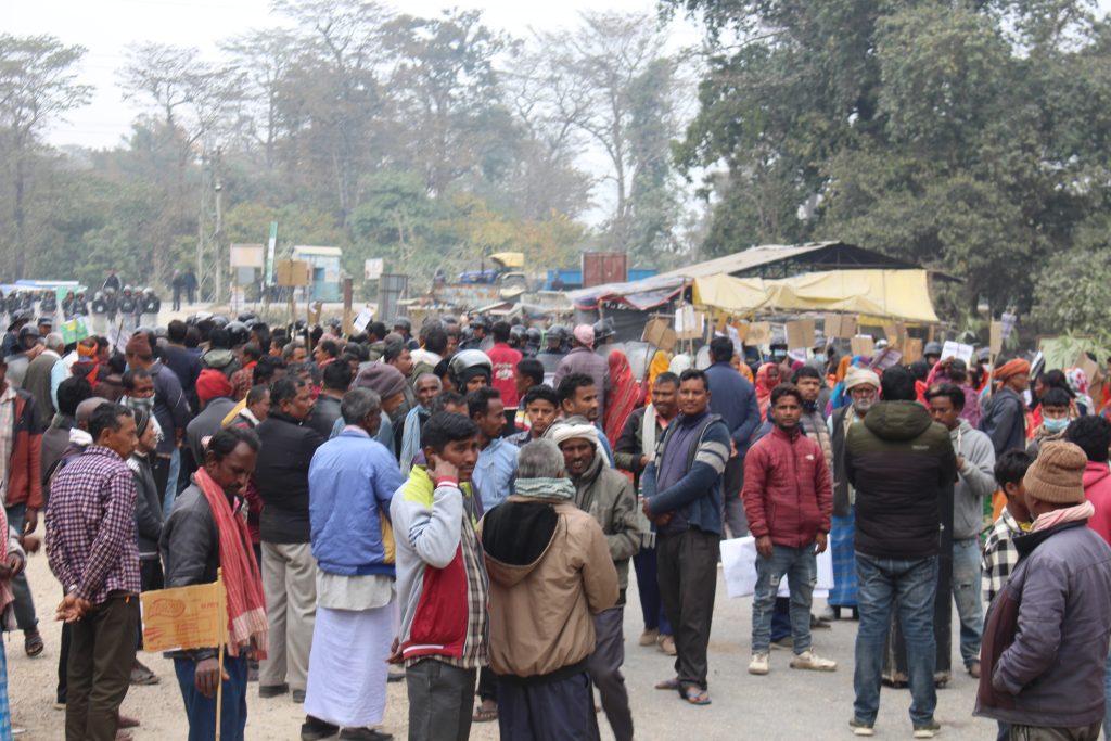सरकारले मुआब्जा नदिएको भन्दै सुरु भएको आन्दोलन दोस्रो दिन पनि जारी