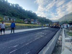 ट्र्याक खुलेको २९ वर्षपछि अस्फाल्ट प्रविधिबाट कालोपत्र