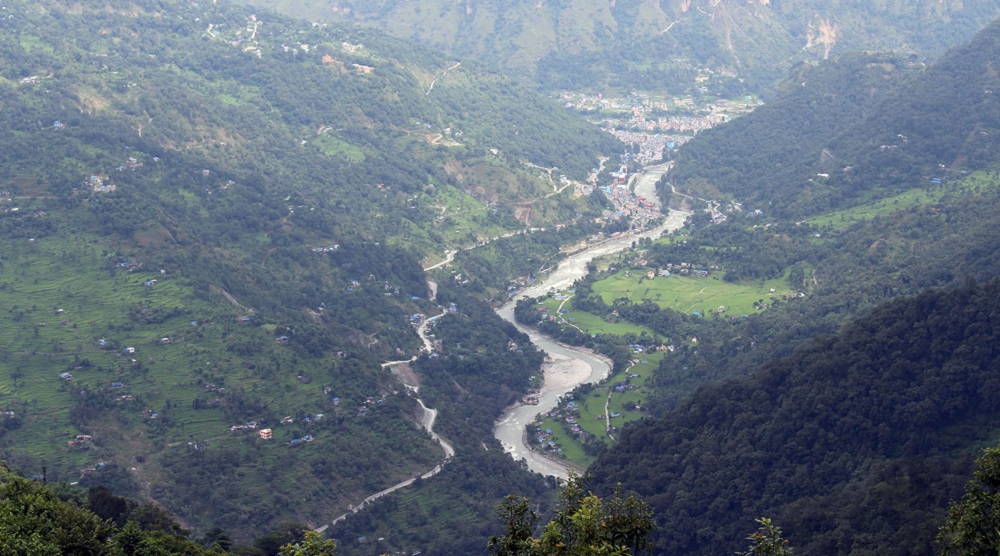 मन्दिरको पर्खाल सारेर खेलमैदान विस्तार