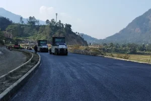 रोशीबाट हेटौँडा जोडिएको सडक स्तरोन्नति गरिँदै
