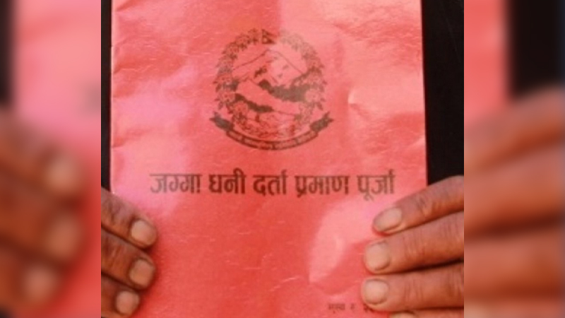 रुकुमपश्चिमका भूमिहीन लाभग्राहीलाई निस्सा वितरण