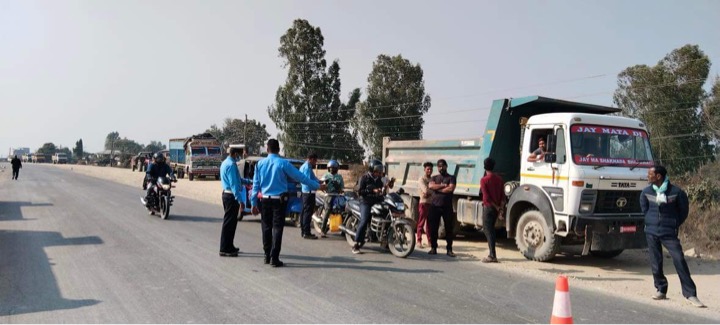 ट्राफिक प्रहरीको असुली धन्दा मौलाउदैँ