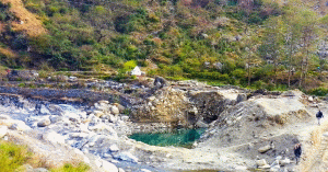 डेढ वर्षभित्र पुल बनाउने ठेक्का, तर साढे दुई वर्षमा एउटा खाल्डो मात्रै खनियो