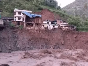 बाढी, पहिरो लगायतका विपद्‍मा परी हालसम्म १२० जनाको मृत्यु