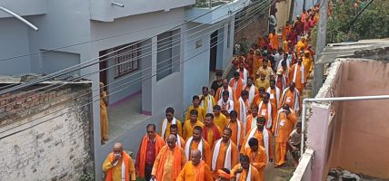रामादा बाई विन्धामले बोलबम यात्रीलाई सहयोग गर्ने