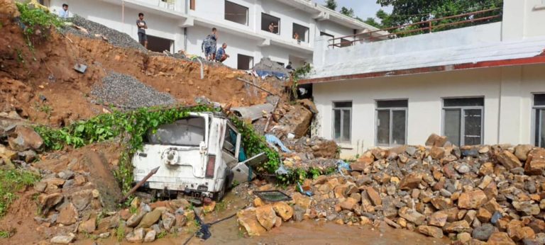 पृथ्वीराजमार्ग सात घण्टापछि खुल्यो पृथ्वीराजमार्ग सात घण्टापछि खुल्यो