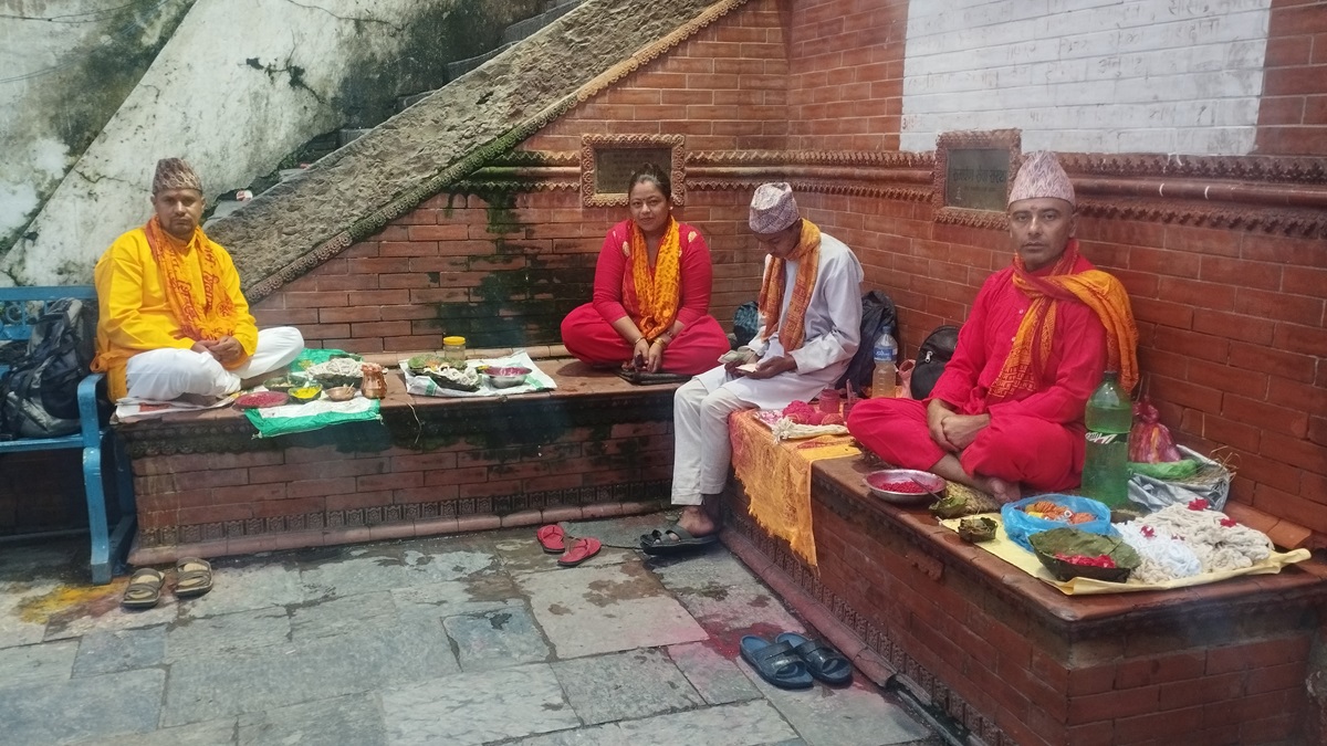 पशुपतिनाथ परिसरमा जनैपूर्णिको चहलपहल
