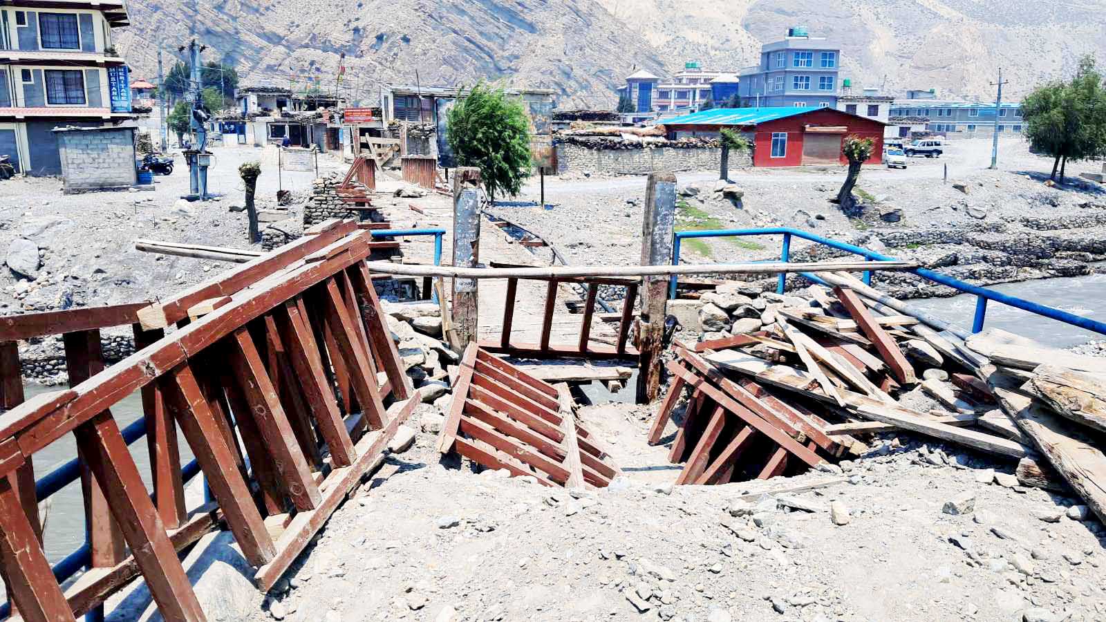 जोमसोमको ऐतिहासिक काठेपुल सौन्दर्यकरण गरिँदै