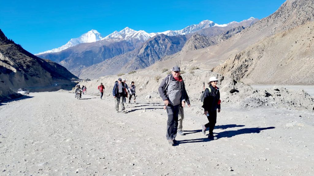 मुस्ताङमा बाह्य पर्यटकको चहलपहल बढ्न थाल्यो