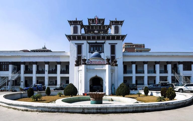 प्रधानमन्त्री, मन्त्री र जनप्रतिनिधिले अनुमति नलिई उपनिर्वाचनको प्रचारमा हिँडे आयोगले कारबाही गर्ने प्रधानमन्त्री, मन्त्री र जनप्रतिनिधिले अनुमति नलिई उपनिर्वाचनको प्रचारमा हिँडे आयोगले कारबाही गर्ने