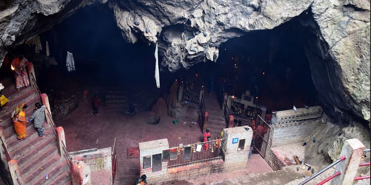 हलेसीको प्रवेशद्वार ढलान गरिँदै