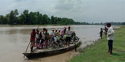 कमला नदीमाथि पुल निर्माण नहुँदा अझै डुङ्गाकै सहारा