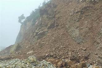 पहिरोले महाकाली राजमार्ग अवरुद्ध