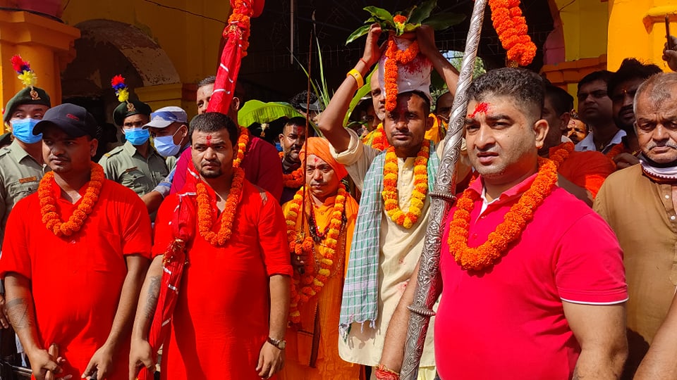 जनकपुरधामका शक्तिपीठ तथा दुर्गा मन्दिरमा फूलपाती भित्र्याइयो