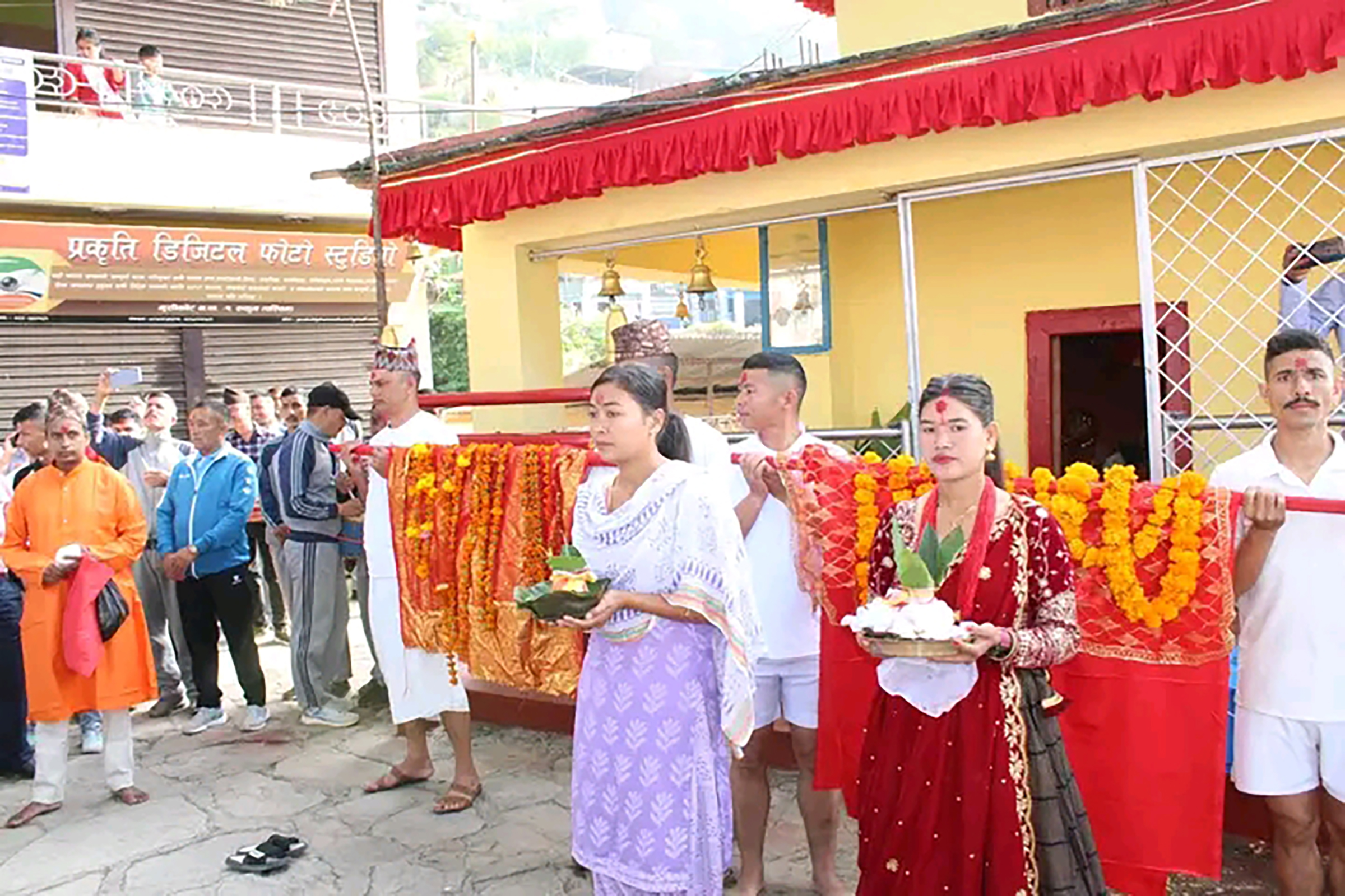 कालिका भगवतीको मन्दिरमा फूलपाती भित्र्याइँदै