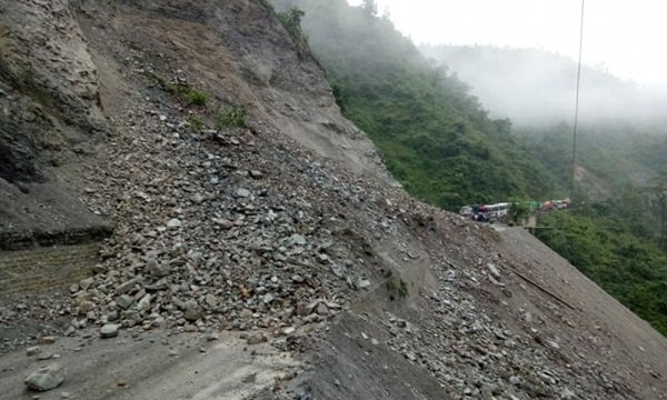 पकरी–भारदह सडकखण्डमा जोखिमपूर्ण यात्रा