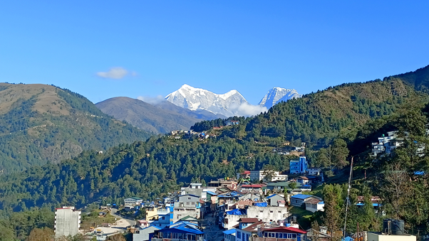 सोलुखुम्बुमा पहिरोका कारण दुई वडा कार्यालय जोखिममा, ११ परिवार विस्थापित