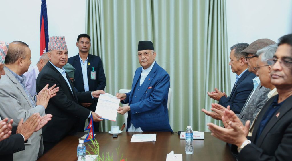 प्रधानमन्त्री उद्धार कोषमा एमालेको  ५० लाख सहयोग