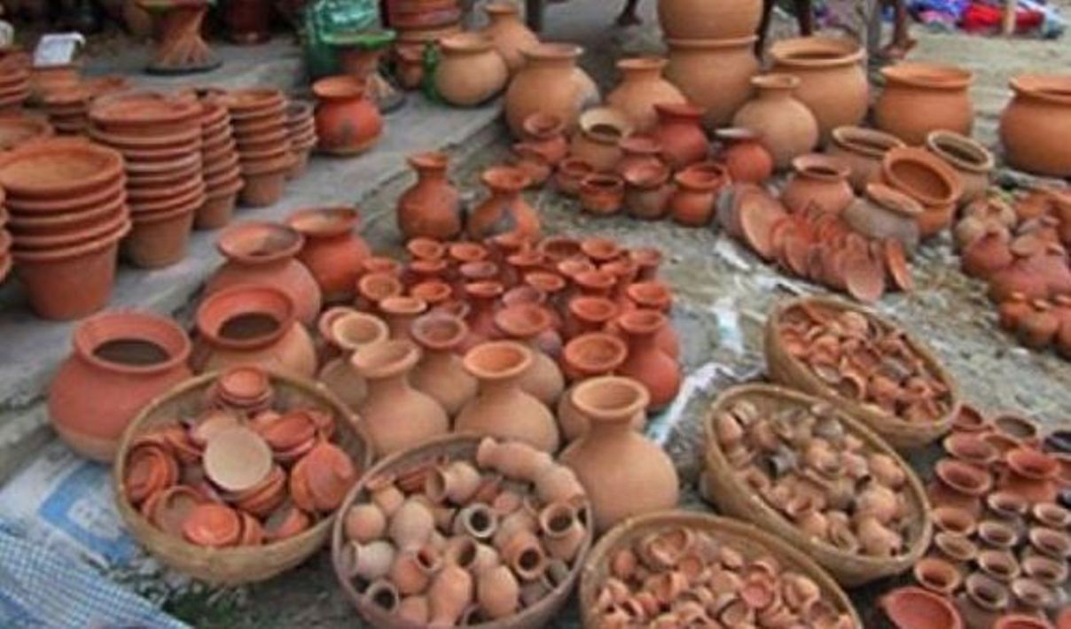 बिजुलीको झिलीमिलीले ओझेलमा माटोका पाला, कुम्भकार चिन्तित