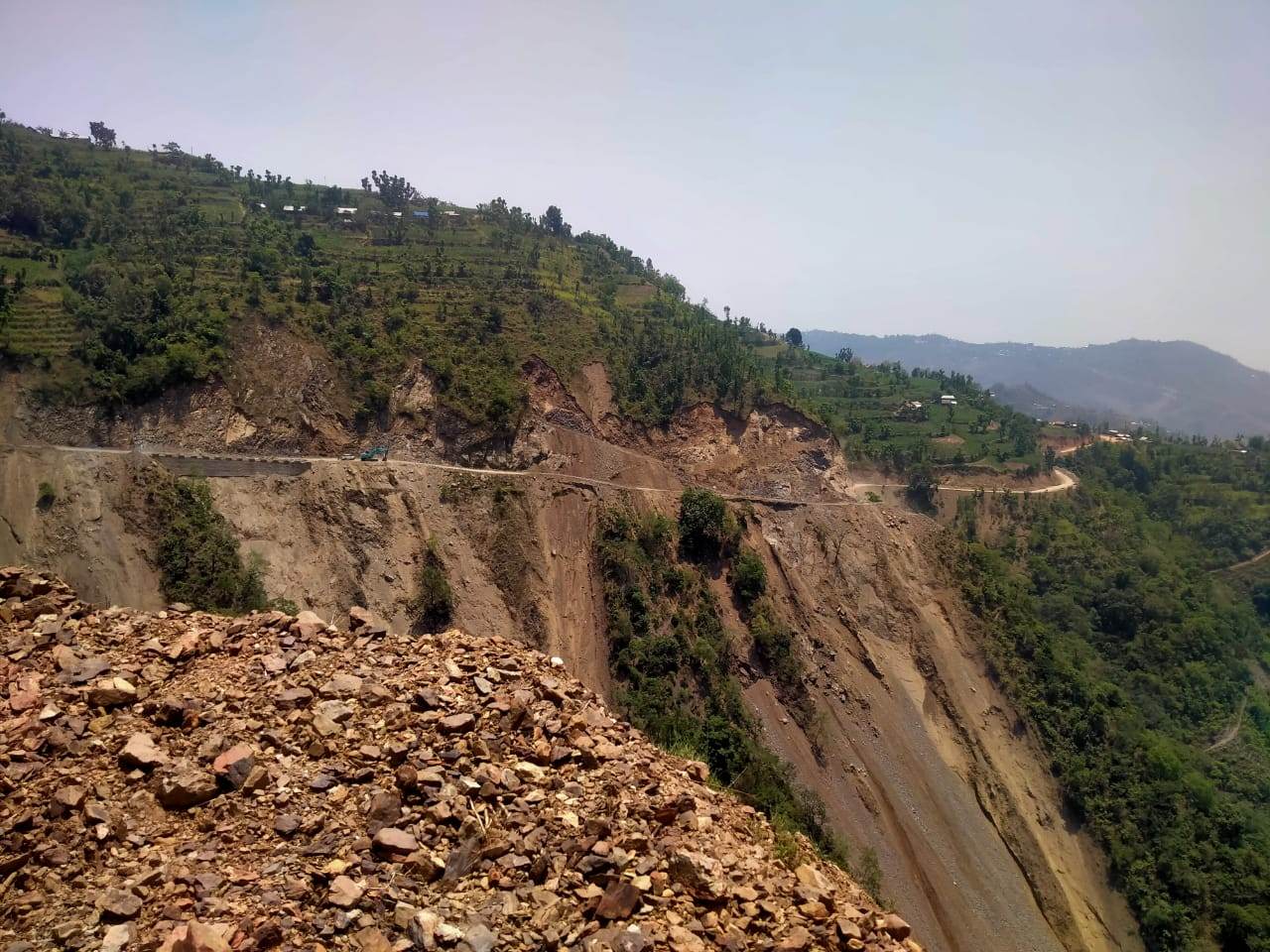 सालझण्डी ढोरपाटन सडक: १६ वर्षमा ३० प्रतिशत मात्रै काम, ढोरपाटन जाने पर्यटकलाई सास्ती