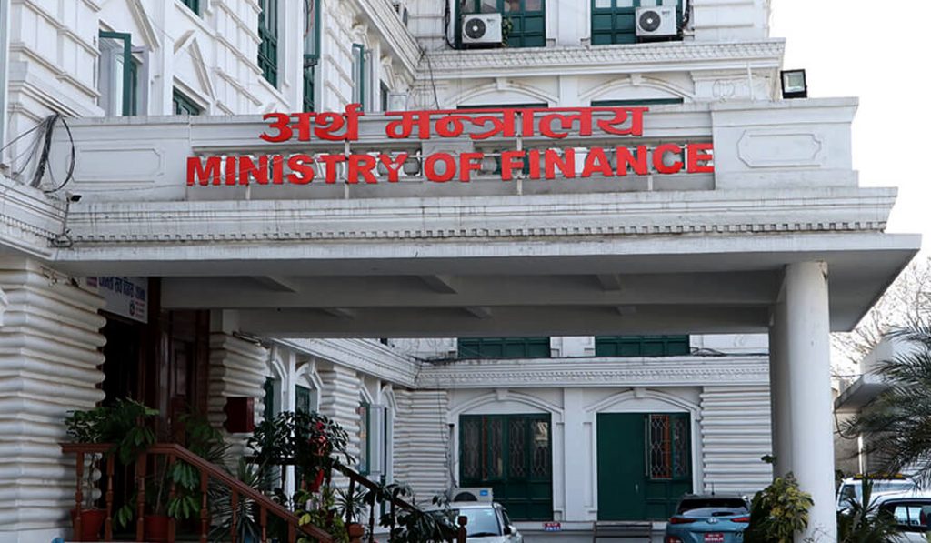 व्यापार घाटा तीन खर्ब ५२ अर्ब ३७ करोड