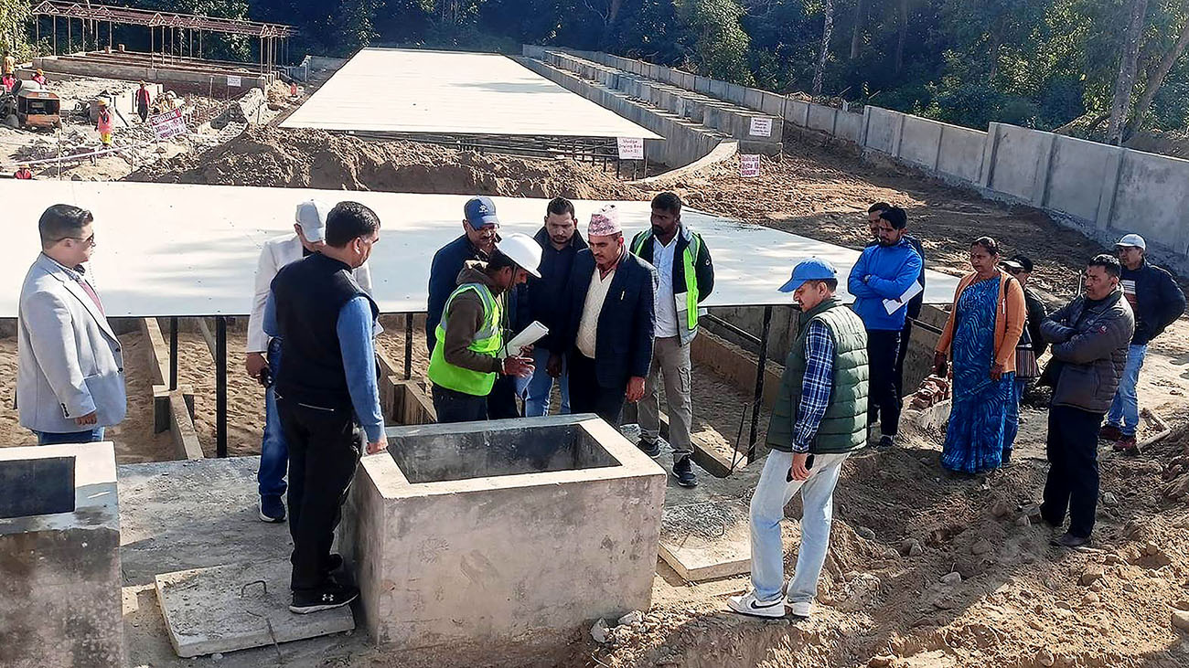 फोहरमैला व्यवस्थापन केन्द्र अनुगमन गर्दै एडीबीको टोली