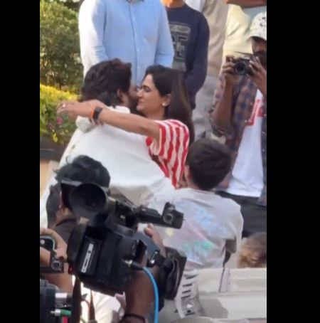हिरासत मुक्त भएका अल्लु अर्जुन घर पुग्दा भए भावुक