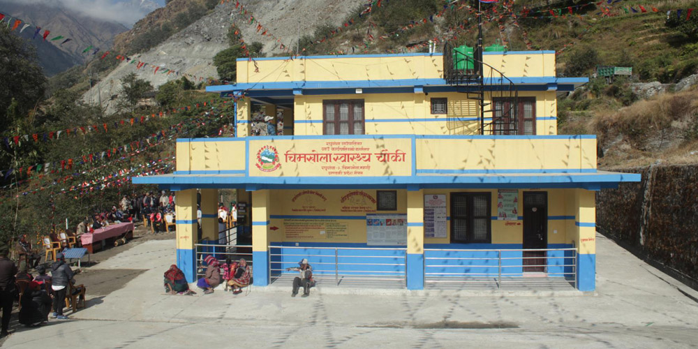 चिमखोलामा स्वास्थ्य: पूर्वाधार थपियो, सेवा थपिएन
