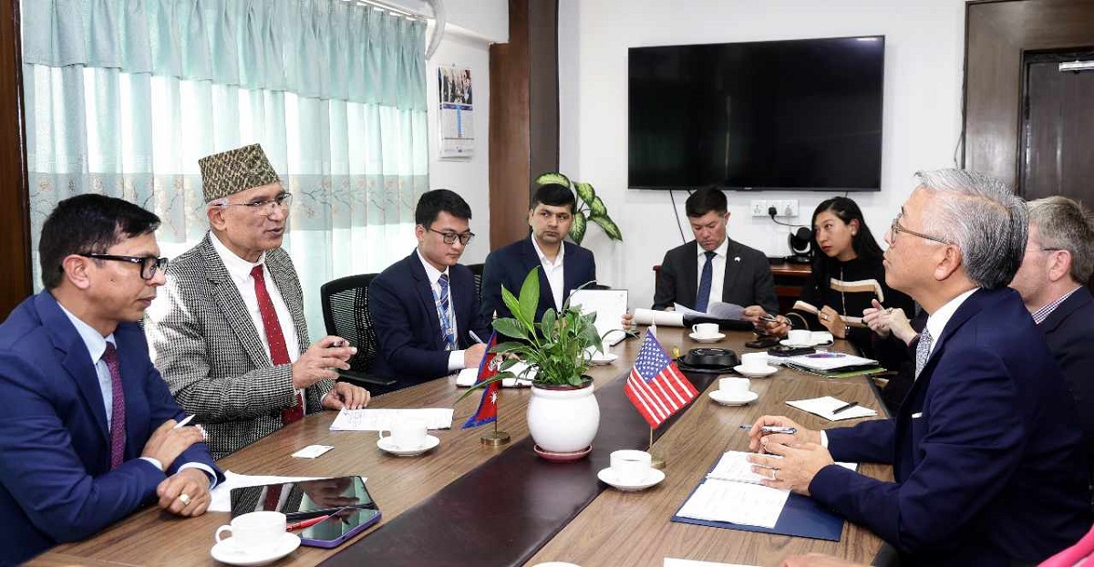 अर्थमन्त्री पौडेल र अमेरिकी सहायक विदेशमन्त्री लुबीच भेटवार्ता