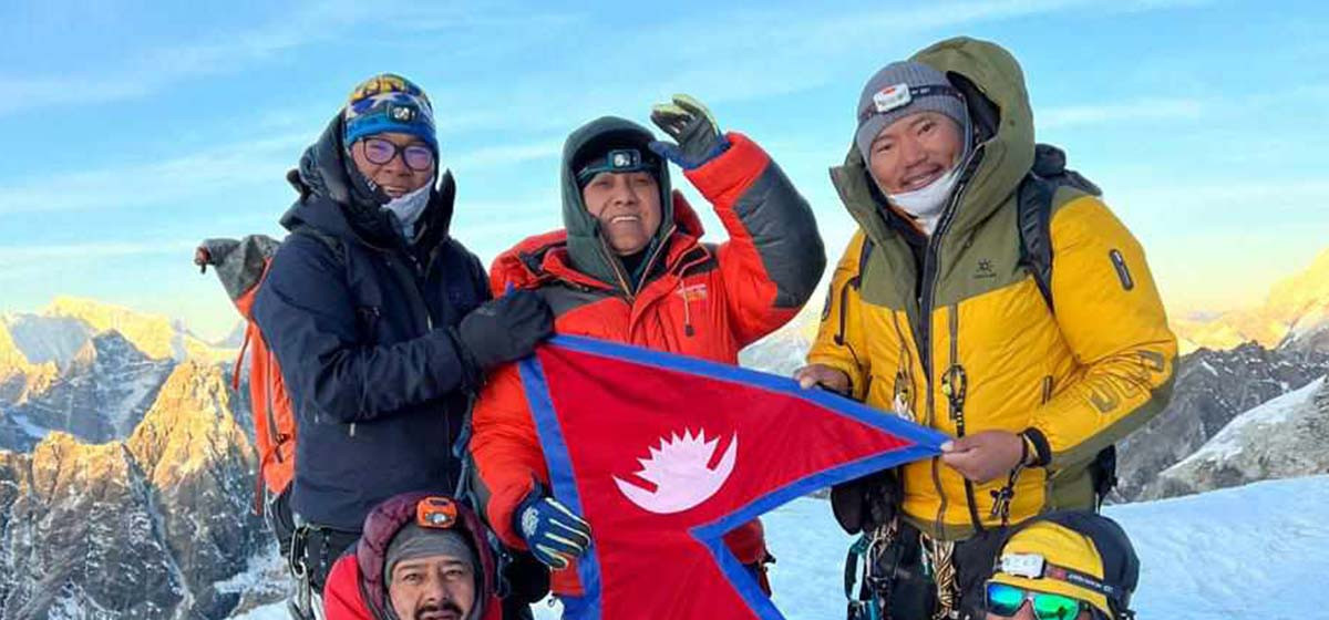 कांग्रेस महामन्त्री शर्मासहित पाँच युवाद्वारा लोबुचे हिमाल आरोहण