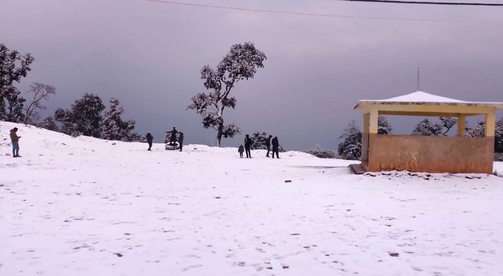 मुस्ताङमा हिमपातपछि निरन्तर वर्षा, जनजिवन प्रभावित 